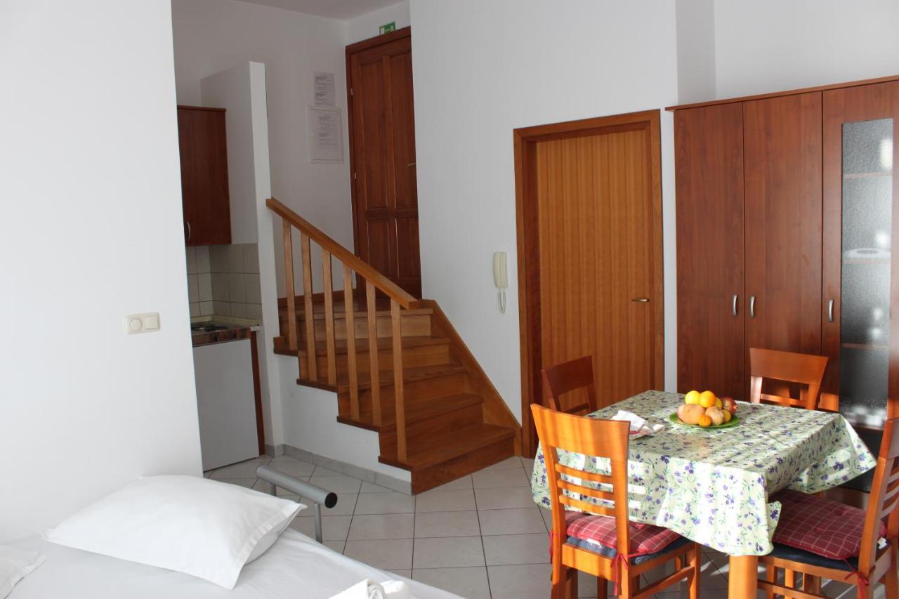 Pile Apartments 3 Омиш Экстерьер фото